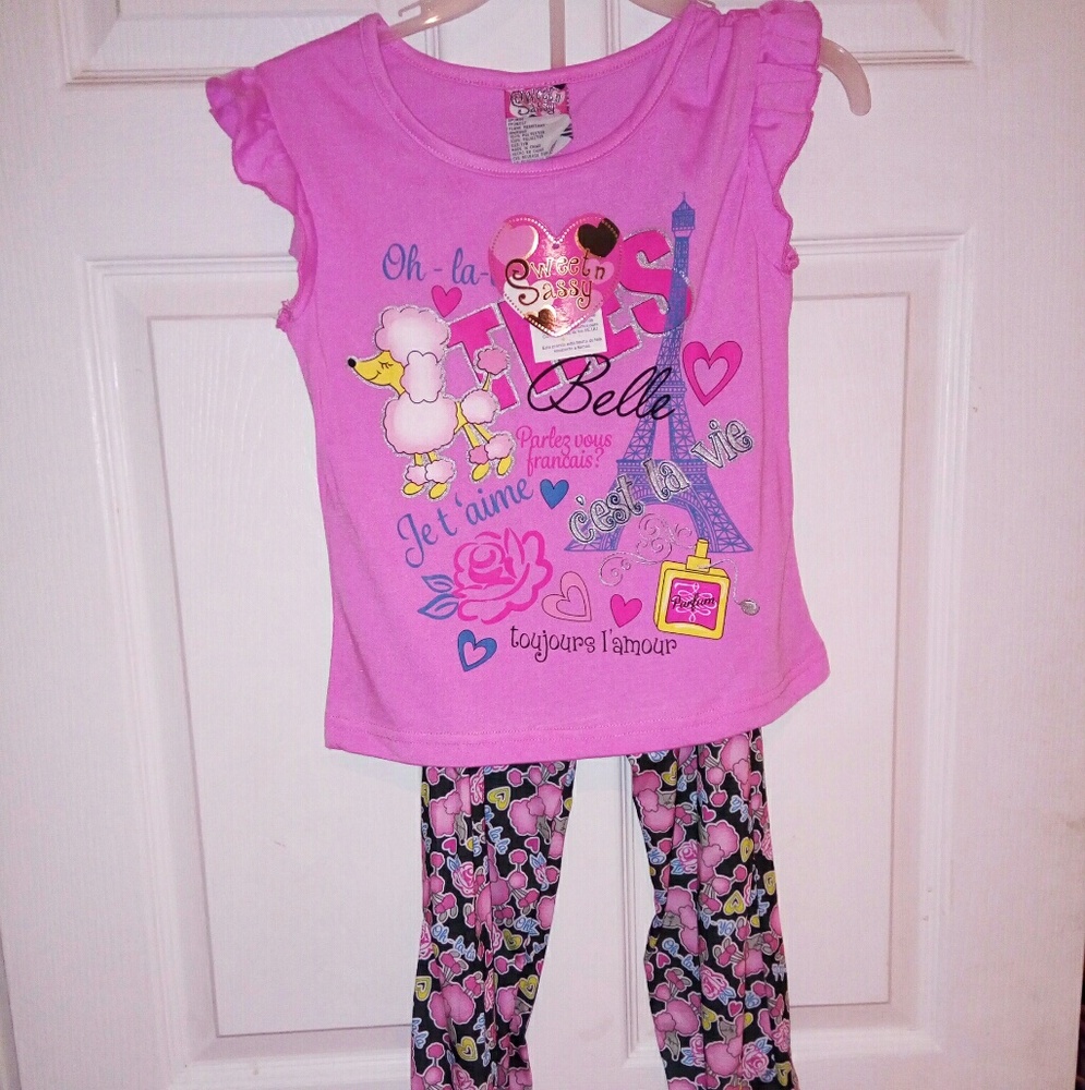 Girl's pajamas(paris theme)